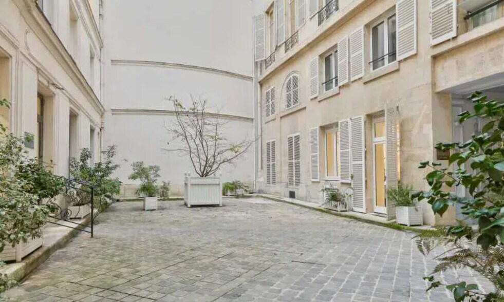 229 Rue Saint-Honoré, Paris à louer - Photo de l’immeuble – Image 2 sur 2