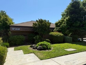 3142 Willow Ave, Clovis, CA à louer Photo de l’immeuble– Image 1 sur 5