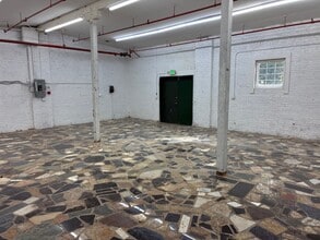 210-211 Cottage St, Poughkeepsie, NY à louer Photo intérieure– Image 2 sur 6