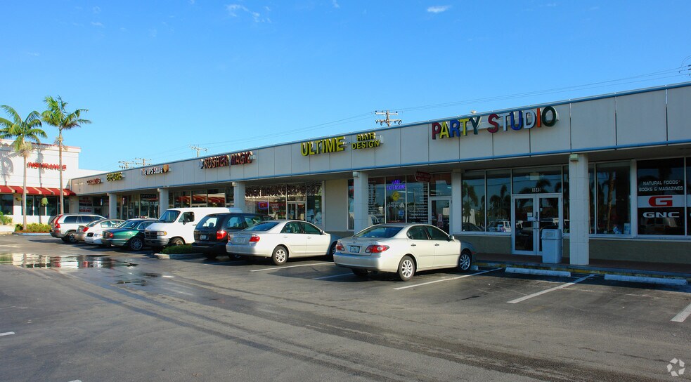 1825-1895 NE Miami Gardens Dr, Miami, FL à louer - Photo de l’immeuble – Image 3 sur 14