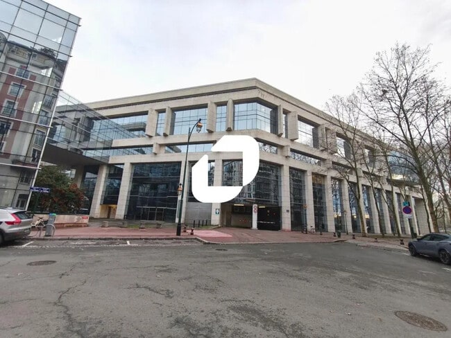 Plus de détails pour 1-3 Place De Turenne, Saint-Maurice - Bureau à louer