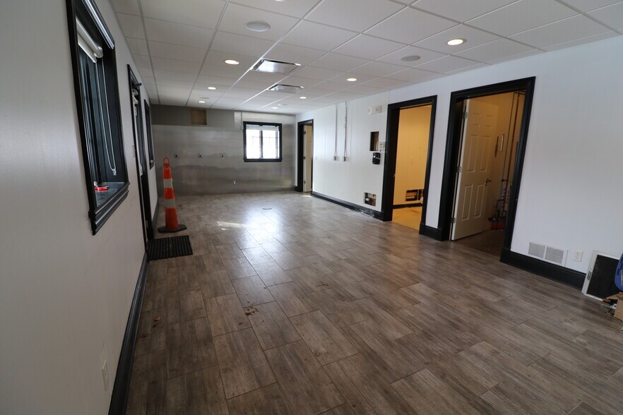 1223 E Sciota Ave, Peoria Heights, IL à louer - Photo de l’immeuble – Image 3 sur 21