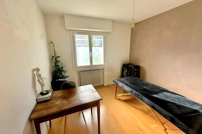 Plus de détails pour Local d’activités à vendre