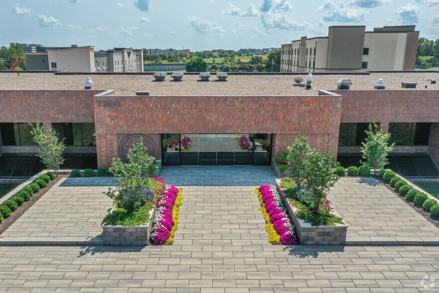 7300 Westown Pky, West Des Moines, IA à louer - Photo de l’immeuble – Image 1 sur 32