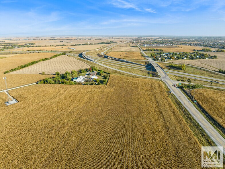 8401 Angle Rd, Cedar Rapids, IA à vendre - Photo de l’immeuble – Image 2 sur 12