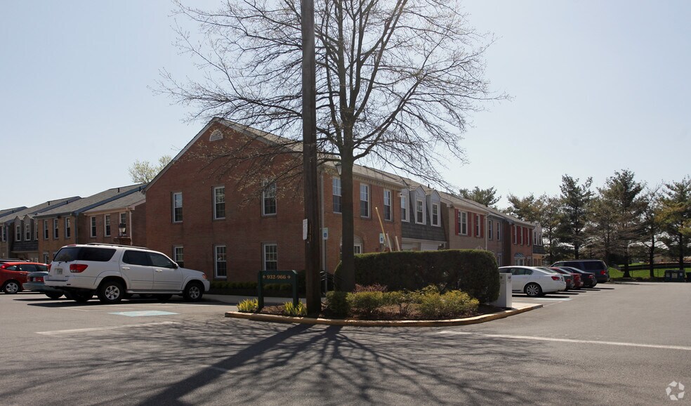 932 Hungerford Dr, Rockville, MD à vendre - Photo de l’immeuble – Image 2 sur 7