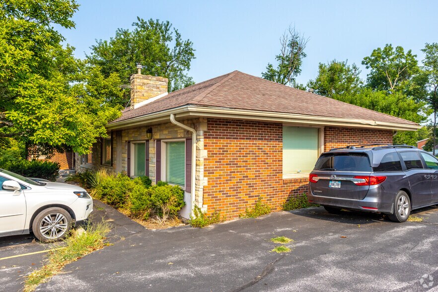 1011 Grand Ave, West Des Moines, IA à louer - Photo de l’immeuble – Image 2 sur 3