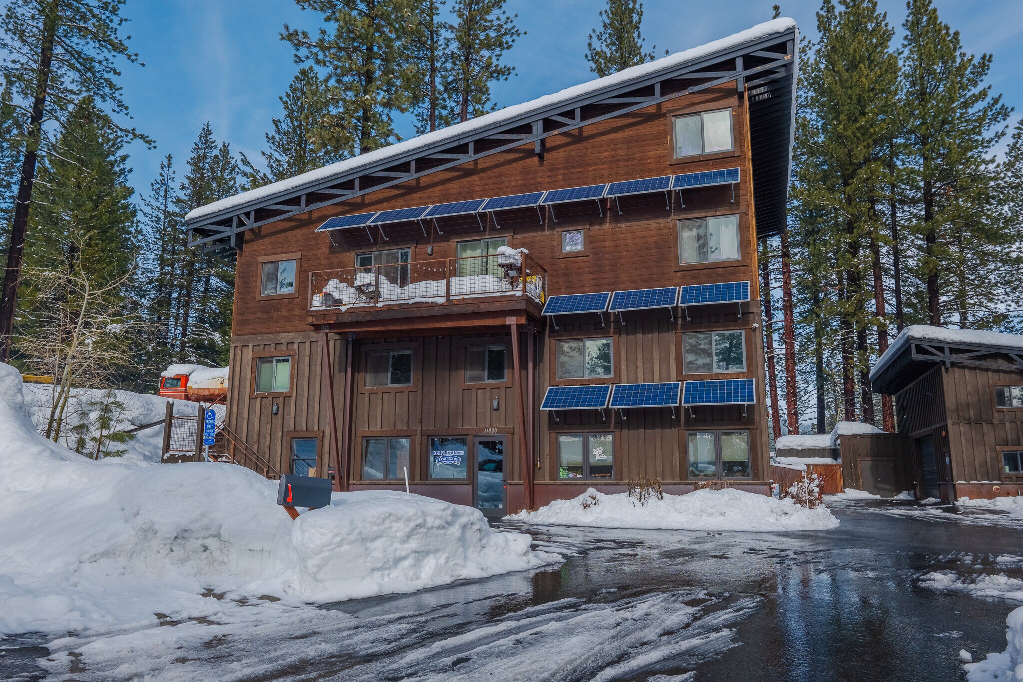 11020 Trails End Ct, Truckee, CA à louer Photo principale– Image 1 sur 27