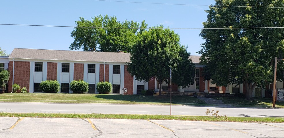 916 Willard Dr, Ashwaubenon, WI à louer - Photo de l’immeuble – Image 2 sur 4
