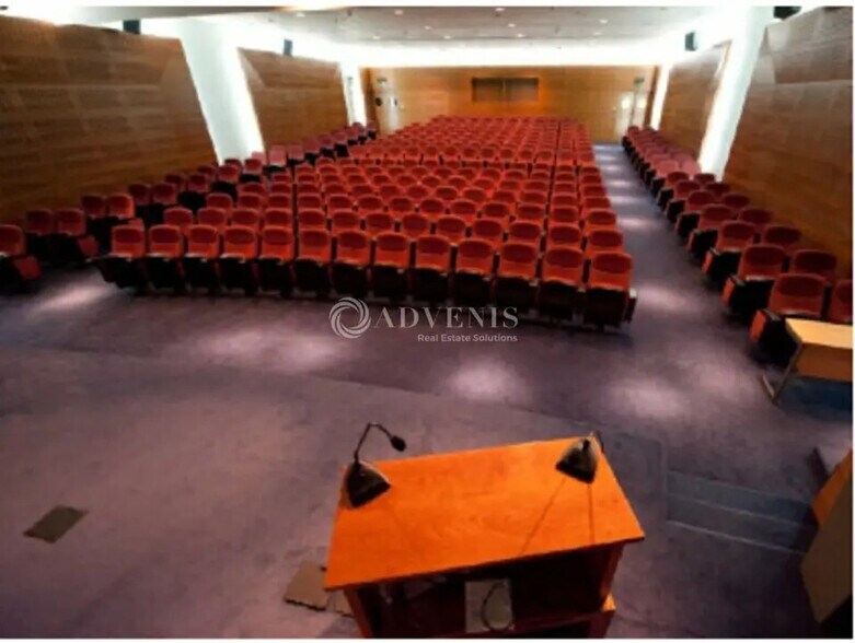 Bureau dans Courbevoie à louer - Photo de l’immeuble – Image 3 sur 5