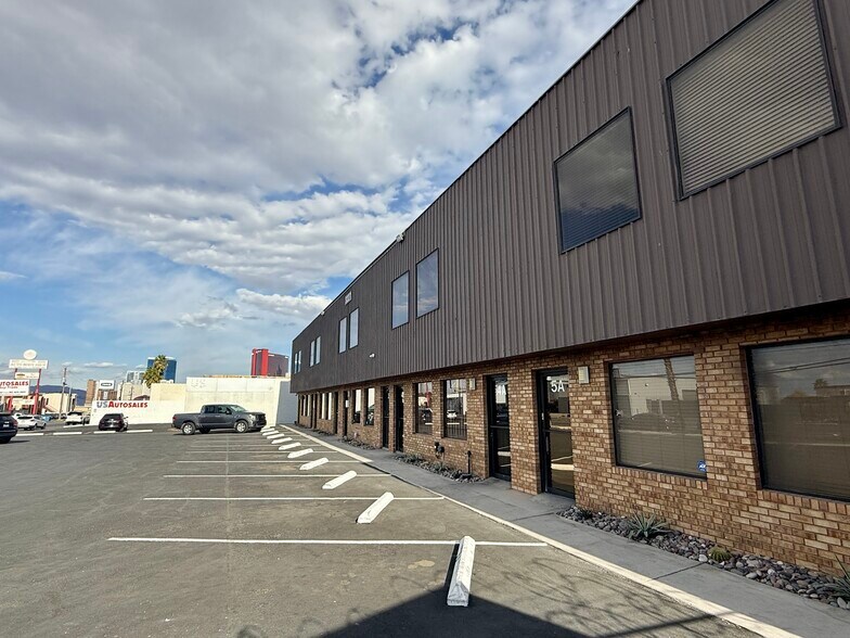 3227 Meade Ave, Las Vegas, NV à louer - Photo de l’immeuble – Image 3 sur 6
