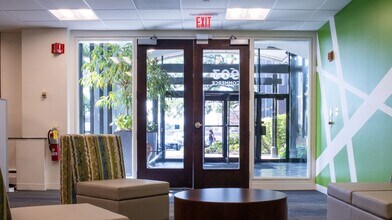 903 Commerce Dr, Oak Brook, IL à louer Photo intérieure– Image 2 sur 5