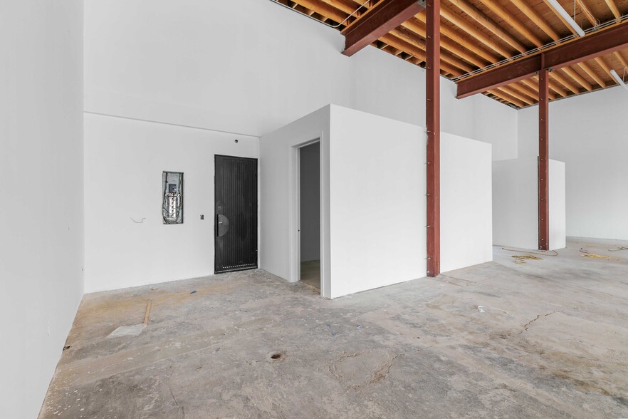 5933 Vineland Ave, North Hollywood, CA à louer - Photo de l’immeuble – Image 3 sur 39