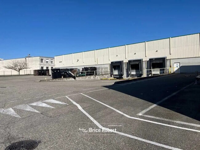 Plus de détails pour Bureau, Local d'activités à louer