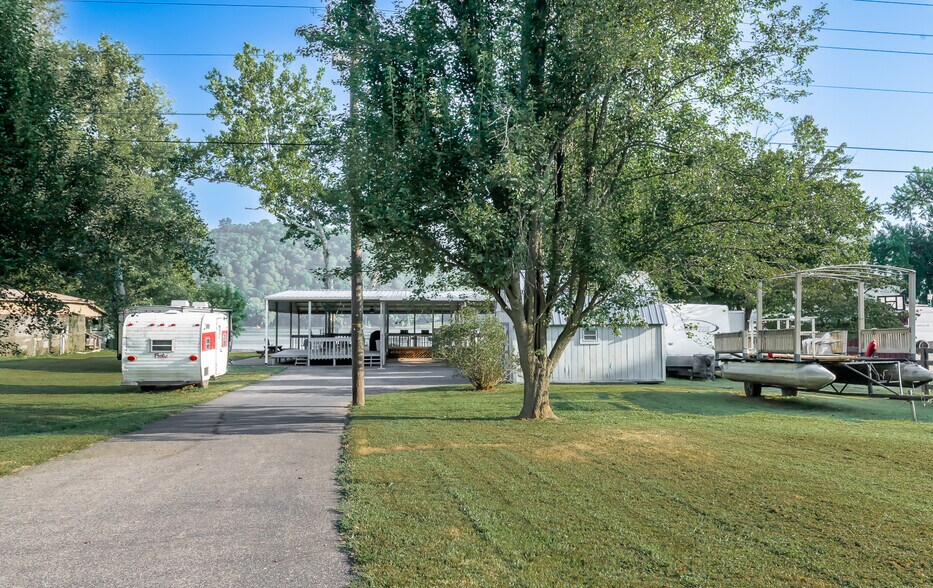 1042 KY-36, Milton, KY à vendre - Photo de l’immeuble – Image 2 sur 42