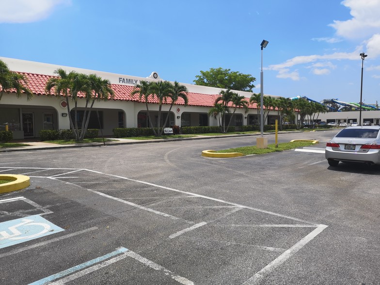 4415-4487 Westroads Dr, West Palm Beach, FL à louer - Photo de l’immeuble – Image 3 sur 7