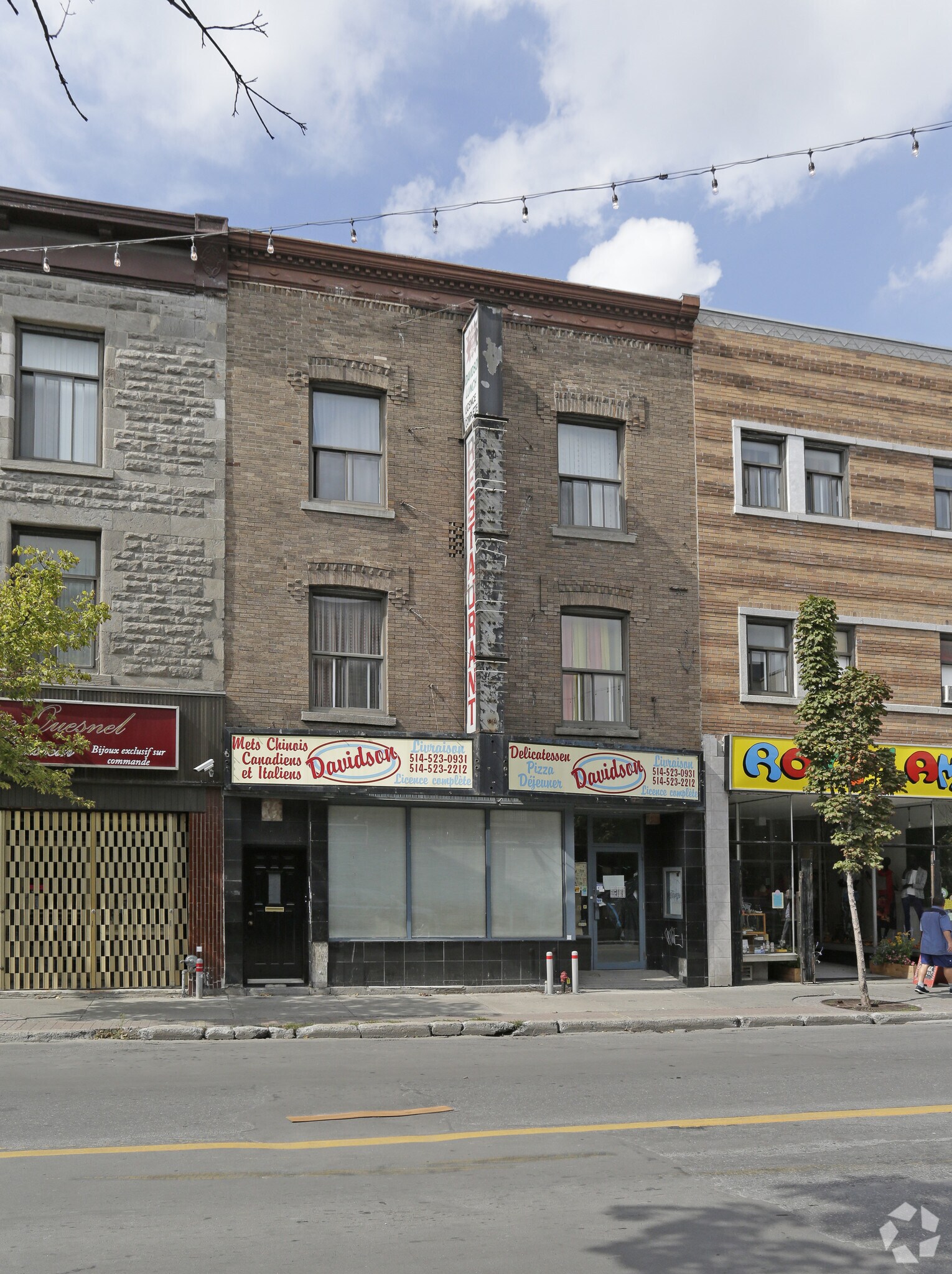 3417 Rue Ontario E E, Montréal, QC à vendre Photo principale– Image 1 sur 3
