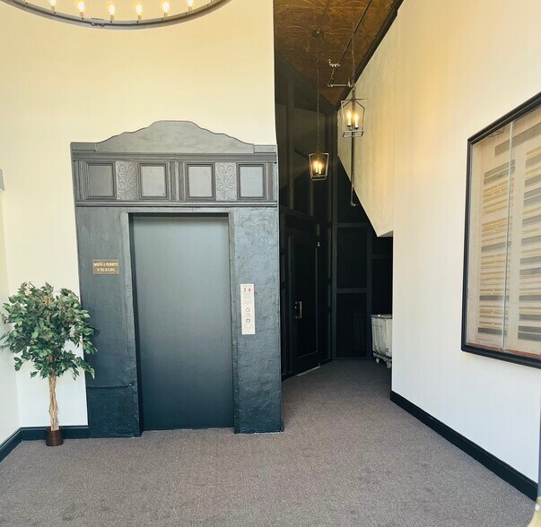 3638 University Ave, Riverside, CA à louer - Hall d’entrée – Image 3 sur 17