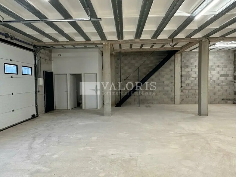 10 Rue Guy De Maupassant, Les Pennes-Mirabeau à louer - Photo de l’immeuble – Image 3 sur 8