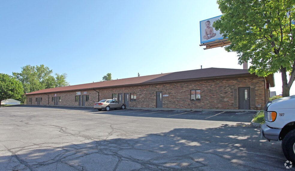 916 W Coliseum Blvd, Fort Wayne, IN à louer - Photo de l’immeuble – Image 3 sur 9