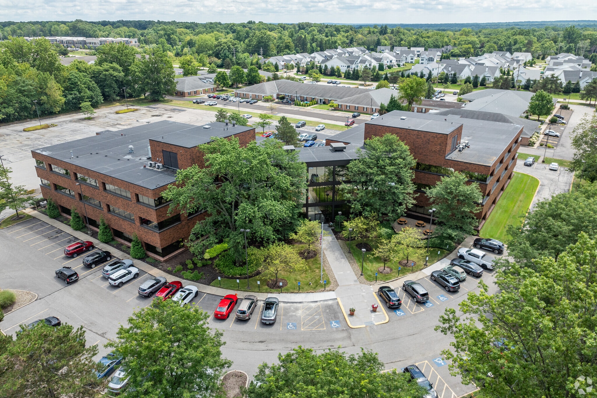 6000 Parkland Blvd, Mayfield Heights, OH à louer Aérien– Image 1 sur 14
