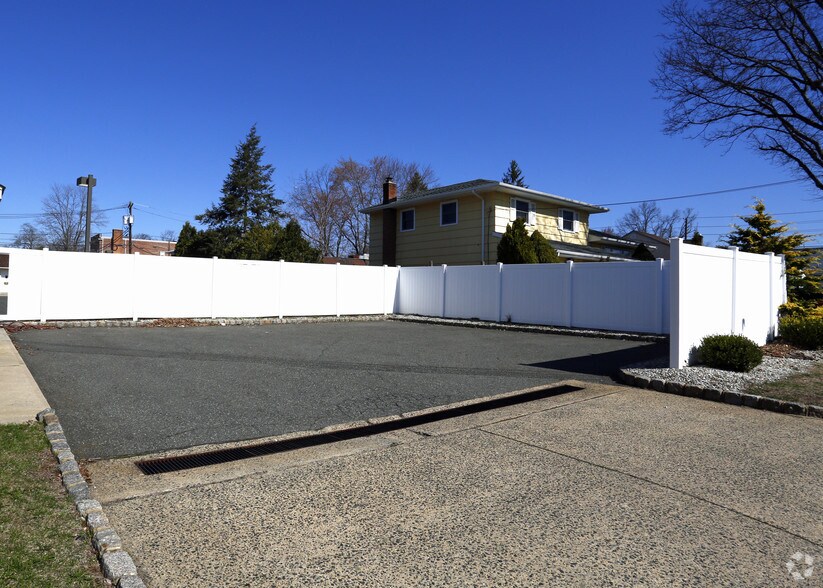124 Westfield Ave, Clark, NJ à vendre - Photo de l’immeuble – Image 3 sur 5
