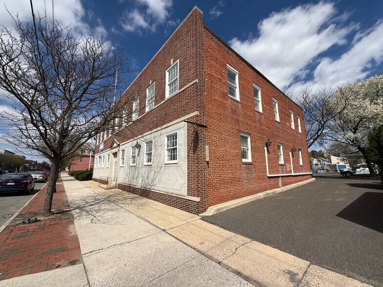 437 High St, Burlington, NJ à vendre - Photo de l’immeuble – Image 2 sur 7