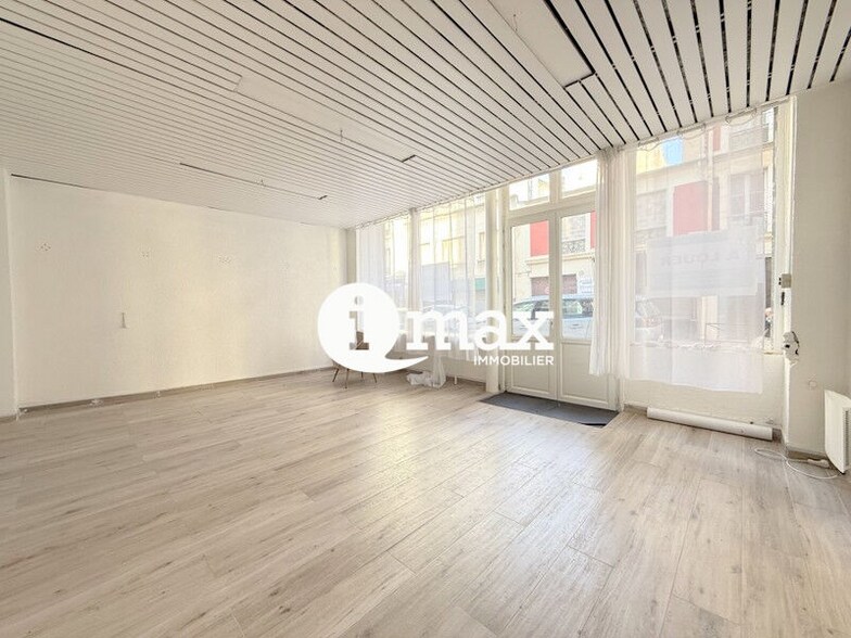 Local commercial dans Levallois-Perret à louer - Photo de l’immeuble – Image 2 sur 4
