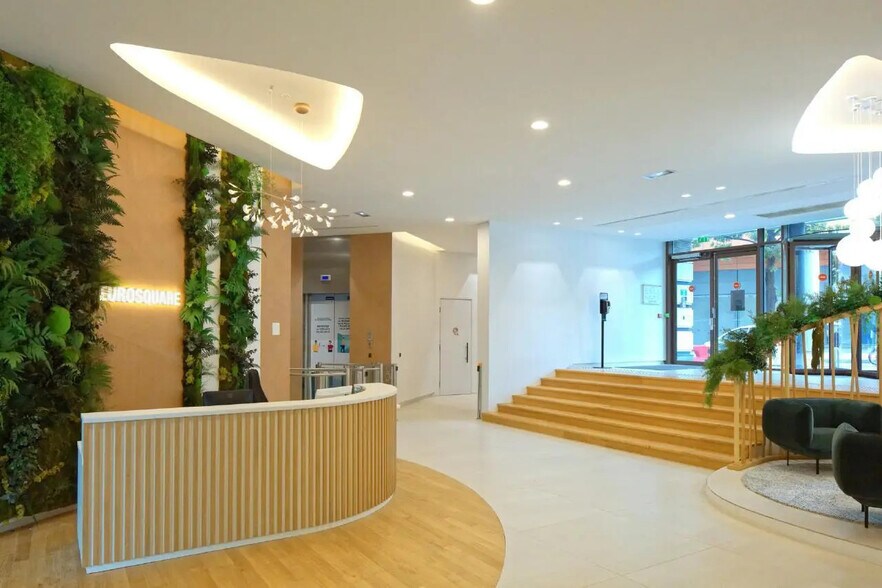 Bureau dans Saint-Ouen-sur-Seine à louer - Photo de l’immeuble – Image 1 sur 8