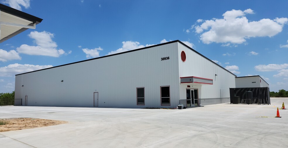 30934 Westbound Katy, Brookshire, TX à louer - Photo de l’immeuble – Image 1 sur 8