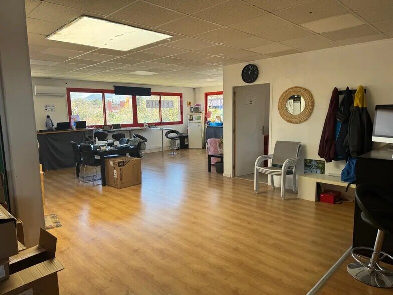 Bureau dans Aubagne à louer - Photo de l’immeuble – Image 2 sur 6