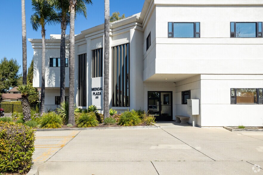 821 E Chapel St, Santa Maria, CA à vendre - Photo de l’immeuble – Image 2 sur 3
