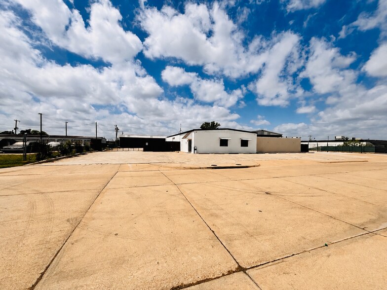 4212 Garland Dr, Haltom City, TX à louer - Photo de l’immeuble – Image 2 sur 17