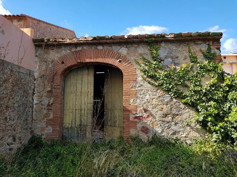Local d’activités dans ESPIRA-DE-L'AGLY à louer - Photo de l’immeuble – Image 3 sur 4