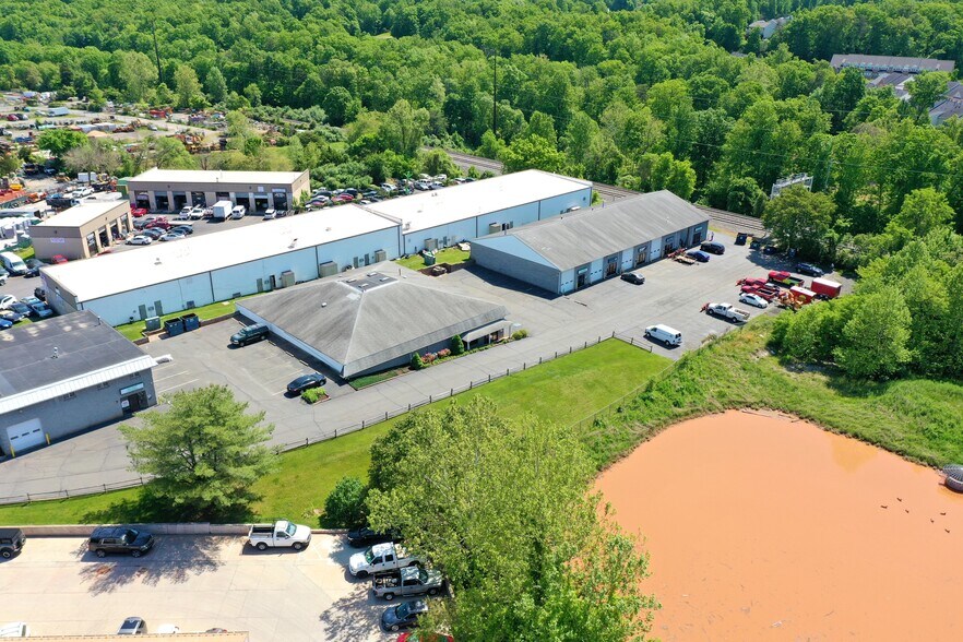 9208 Venture Ct, Manassas Park, VA à vendre - Photo de l’immeuble – Image 3 sur 13