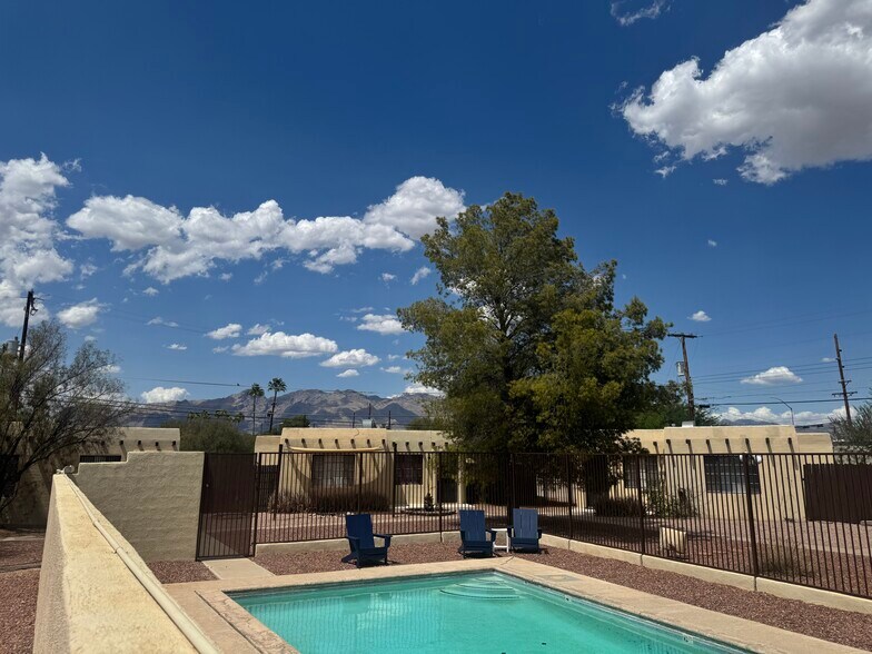 3001 E La Madera Dr, Tucson, AZ à vendre - Photo de l’immeuble – Image 2 sur 20
