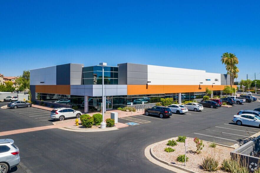 7810 S Hardy Dr, Tempe, AZ à louer - Photo de l’immeuble – Image 2 sur 10