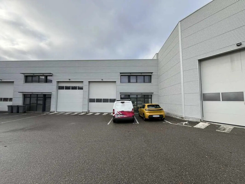 44 Rue De L'Avenir, Genas à louer - Photo de l’immeuble – Image 3 sur 14