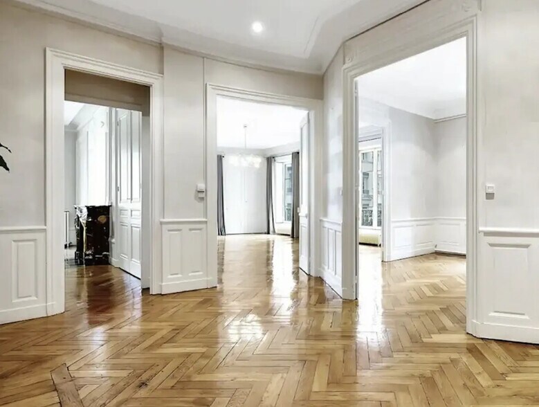 Bureau dans Paris à louer - Photo de l’immeuble – Image 2 sur 5