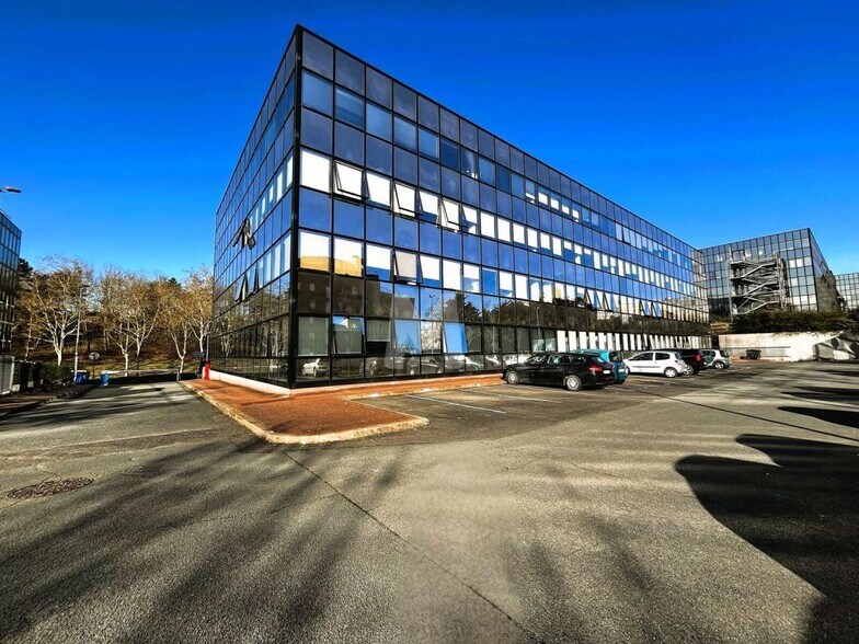 Bureau dans Évry-Courcouronnes à vendre - Photo de l’immeuble – Image 1 sur 8