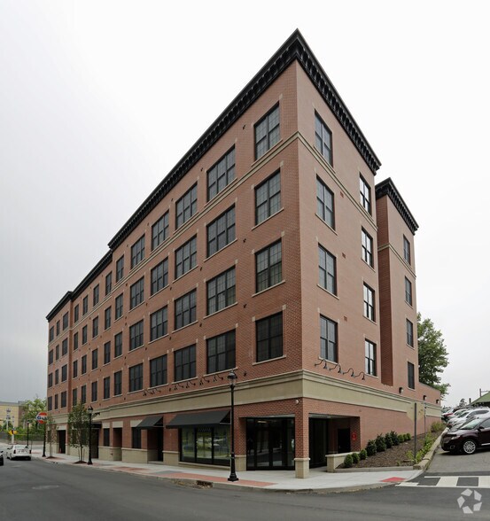 55 S Essex Ave, Orange, NJ à louer - Photo de l’immeuble – Image 3 sur 3
