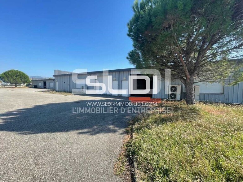 Local d’activités dans Châteauneuf-sur-Isère à louer - Photo de l’immeuble – Image 2 sur 7