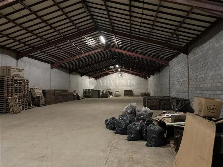 Local d’activités dans Baurech à louer - Photo de l’immeuble – Image 1 sur 4