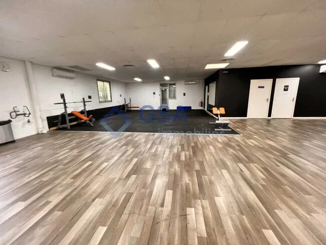 Plus de détails pour Local d’activités à vendre