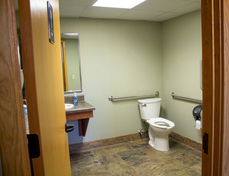 114 E Wisconsin St, Sparta, WI à vendre - Photo intérieure – Image 2 sur 35