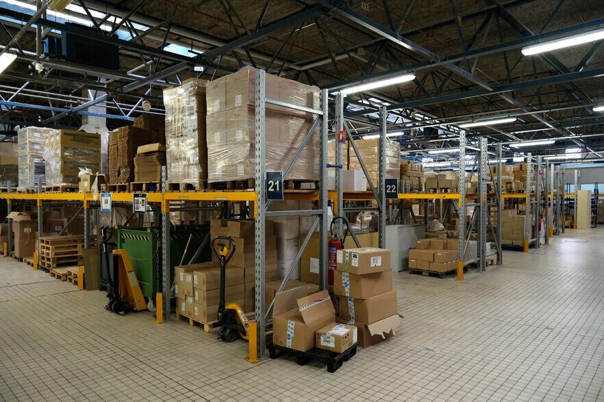 Industriel/Logistique dans Châlons-en-Champagne à vendre - Photo de l’immeuble – Image 2 sur 4