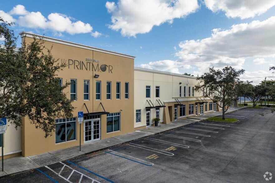 3901-3981 NW 126th Ave, Coral Springs, FL à louer - Photo de l’immeuble – Image 3 sur 8