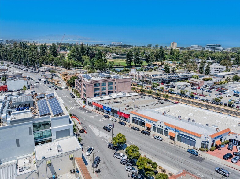 211 West Ln, Burlingame, CA à louer - Photo de l’immeuble – Image 2 sur 5