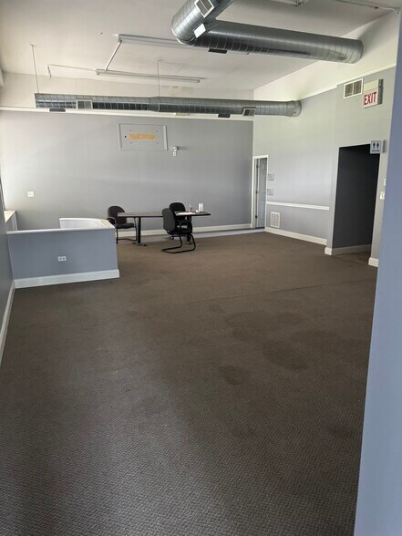 200-210 N California Ave, Chicago, IL à louer - Photo de l’immeuble – Image 3 sur 12