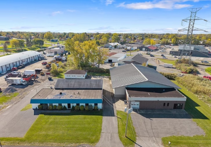 8125-8127 Thompson Rd, Clay, NY à louer Photo intérieure– Image 1 sur 1